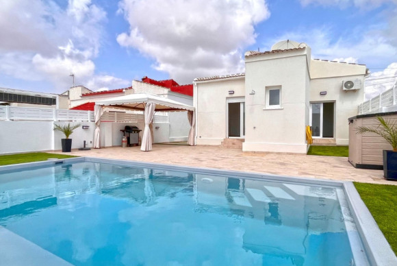 Vrijstaande Villa - Herverkoop - Torrevieja - San Luis