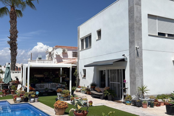 Vrijstaande Villa - Herverkoop - Torrevieja - Torretas