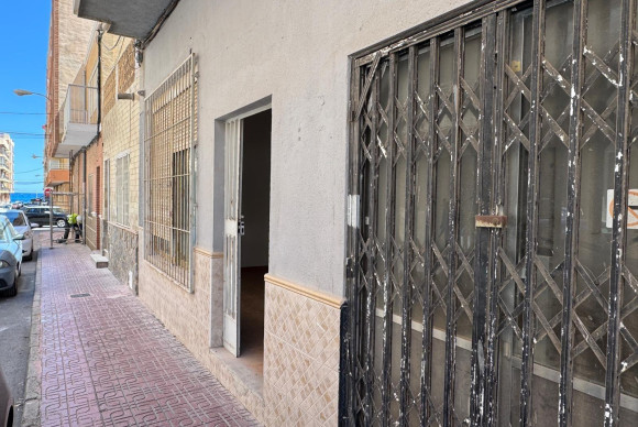Winkel Ruimte - Herverkoop - Torrevieja - Centro