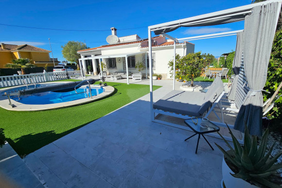 Herverkoop - Vrijstaande Villa - La Marina - La Marina - Urbanization