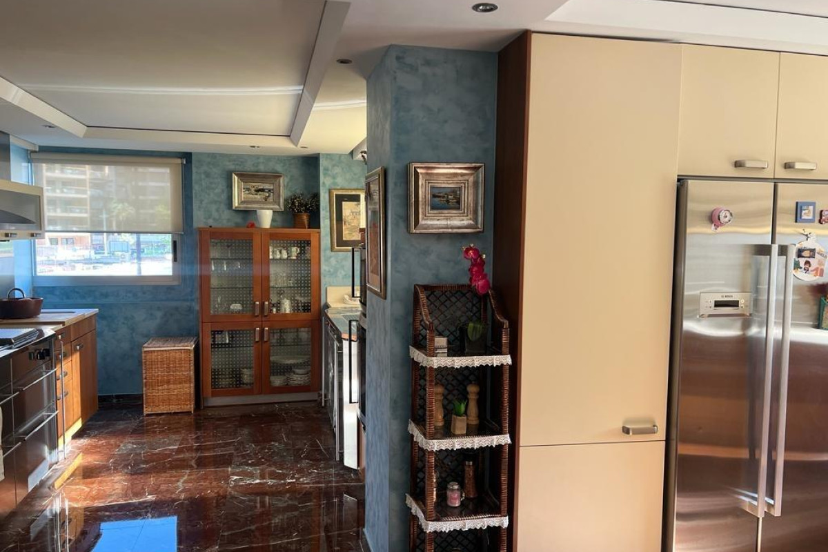 Resale - Apartment  - Benidorm - Avenida del Mediterraneo