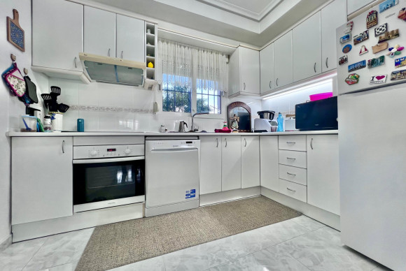 Herverkoop - Villa - Orihuela Costa - La Zenia