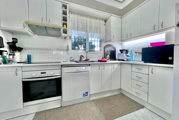 Herverkoop - Villa - Orihuela Costa - La Zenia