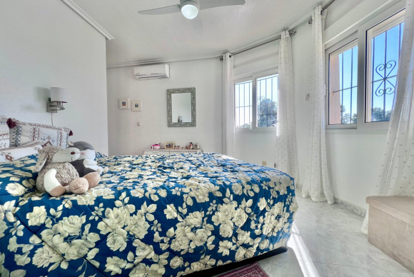 Herverkoop - Villa - Orihuela Costa - La Zenia