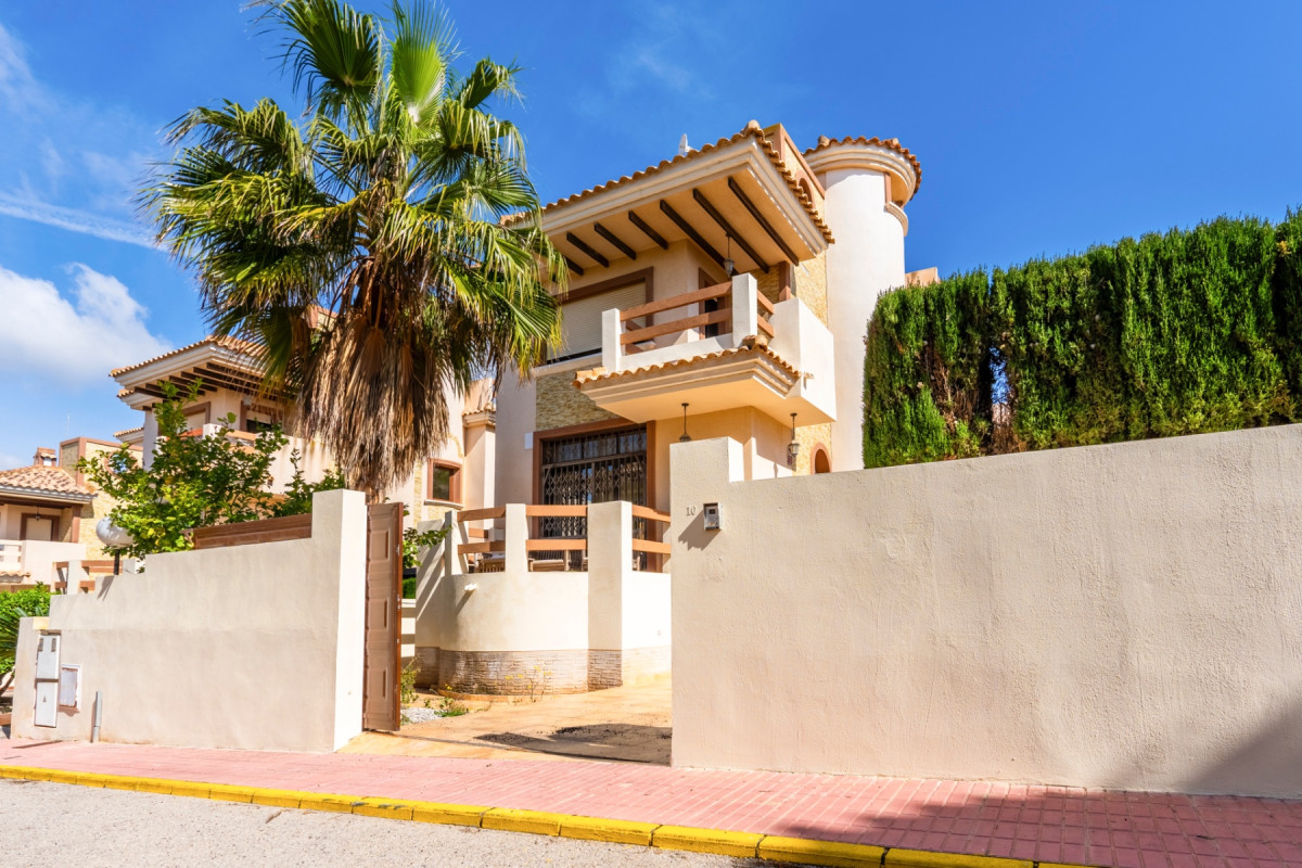 Resale - Villa - Villamartin