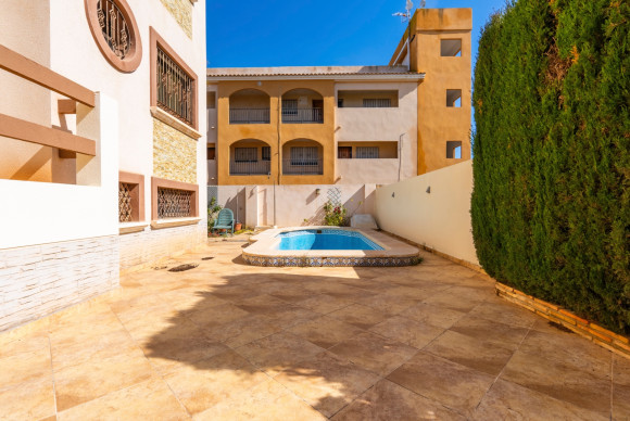 Resale - Villa - Villamartin