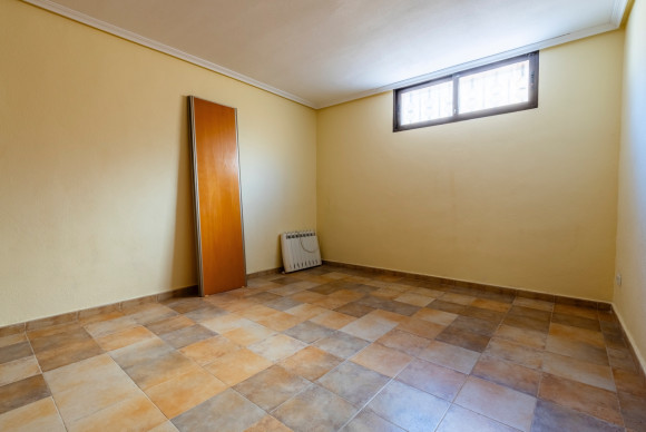 Resale - Villa - Villamartin