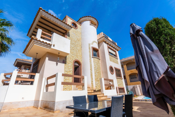 Resale - Villa - Villamartin