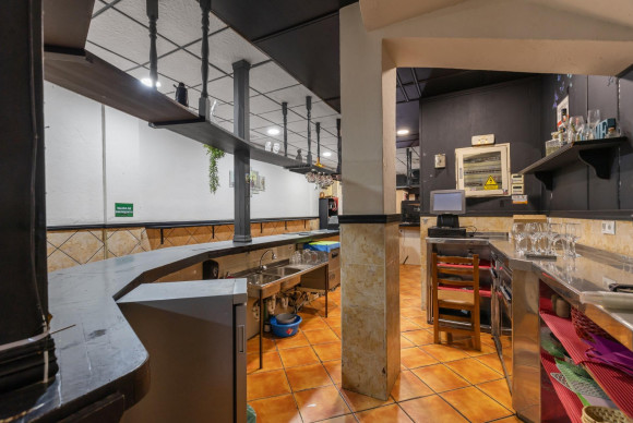 Herverkoop - Winkelruimte te koop - Torrevieja - Estacion de autobuses