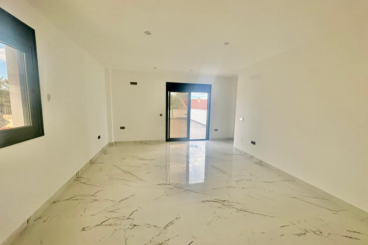 Revente - Chalet Independiente - Orihuela Costa