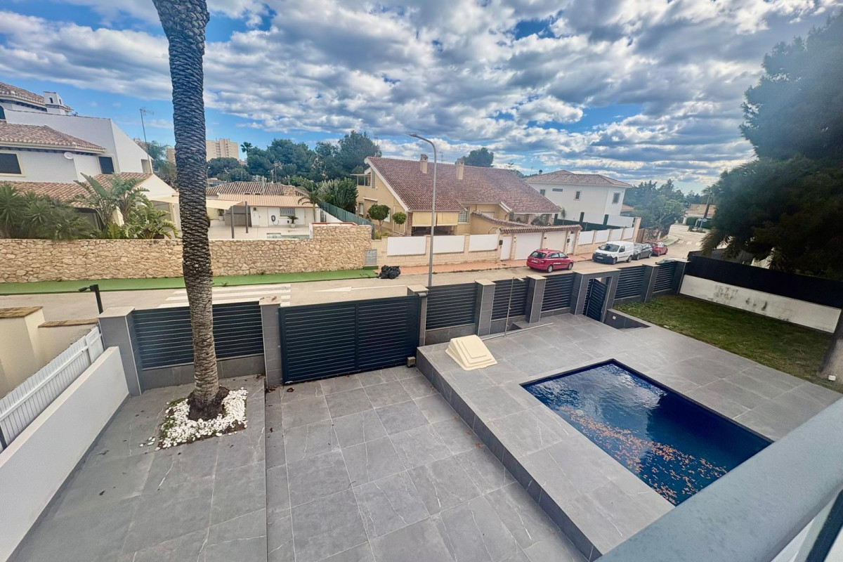 Revente - Chalet Independiente - Orihuela Costa