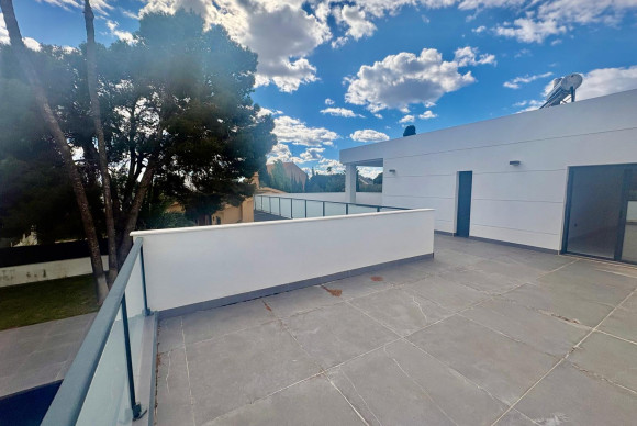 Revente - Chalet Independiente - Orihuela Costa