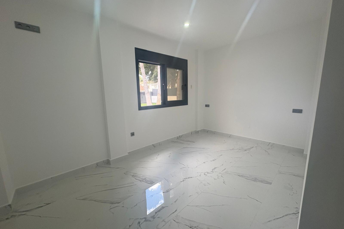 Revente - Chalet Independiente - Orihuela Costa