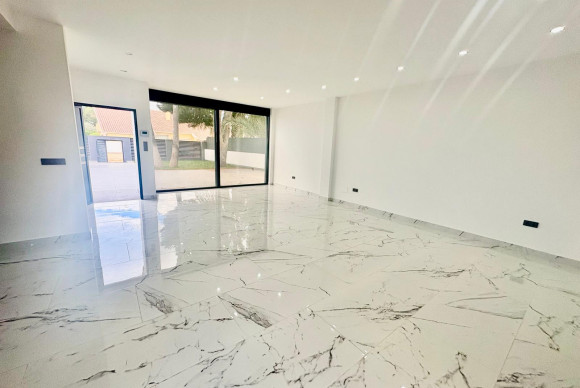 Revente - Chalet Independiente - Orihuela Costa