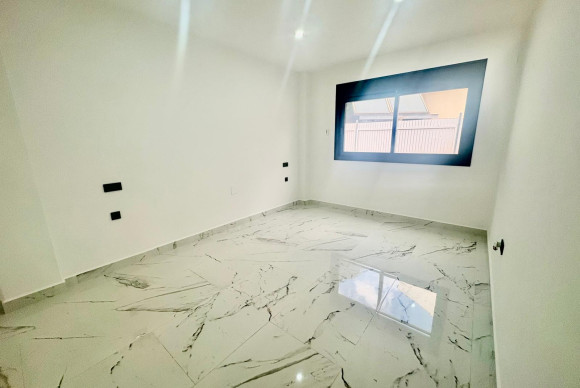 Revente - Chalet Independiente - Orihuela Costa