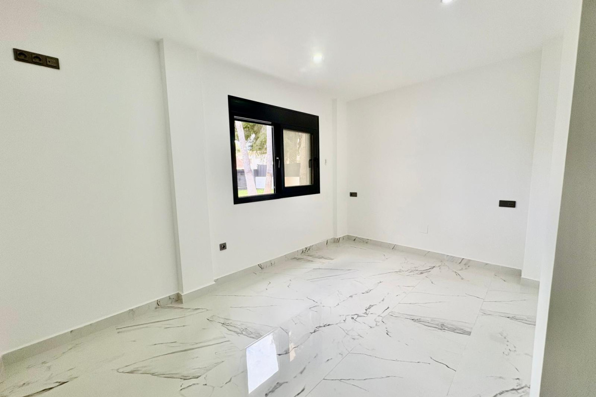 Revente - Chalet Independiente - Orihuela Costa