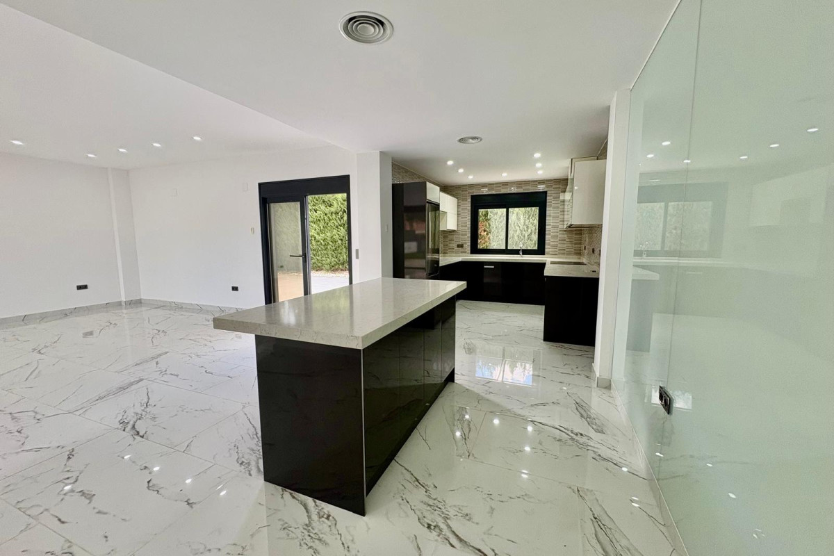 Revente - Chalet Independiente - Orihuela Costa