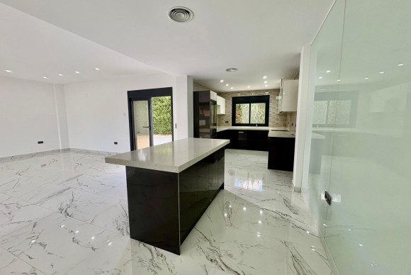 Revente - Chalet Independiente - Orihuela Costa