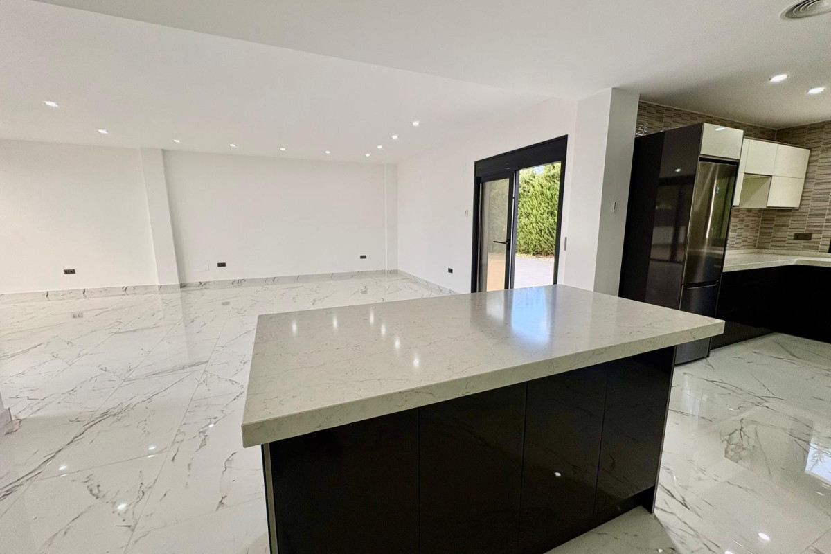 Revente - Chalet Independiente - Orihuela Costa