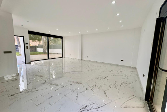 Revente - Chalet Independiente - Orihuela Costa