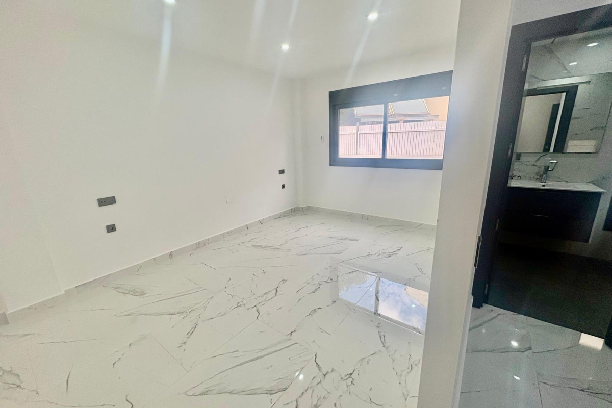 Revente - Chalet Independiente - Orihuela Costa