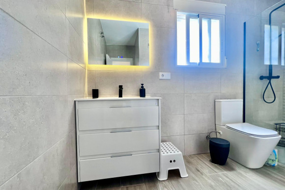 Herverkoop - Villa - San Miguel de Salinas - Las filipinas