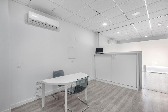 Herverkoop - Winkelruimte te koop - Torrevieja - La Mata pueblo