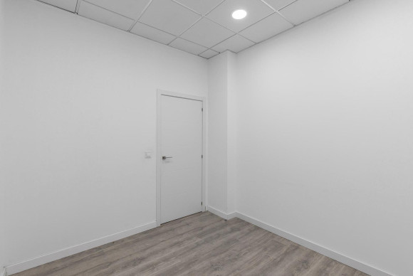 Herverkoop - Winkelruimte te koop - Torrevieja - La Mata pueblo