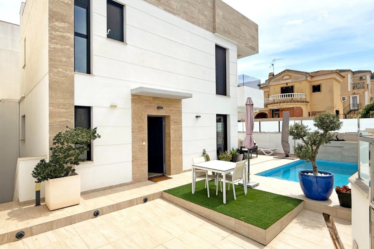 Resale - Detached Villa - Orihuela Costa - Villamartin