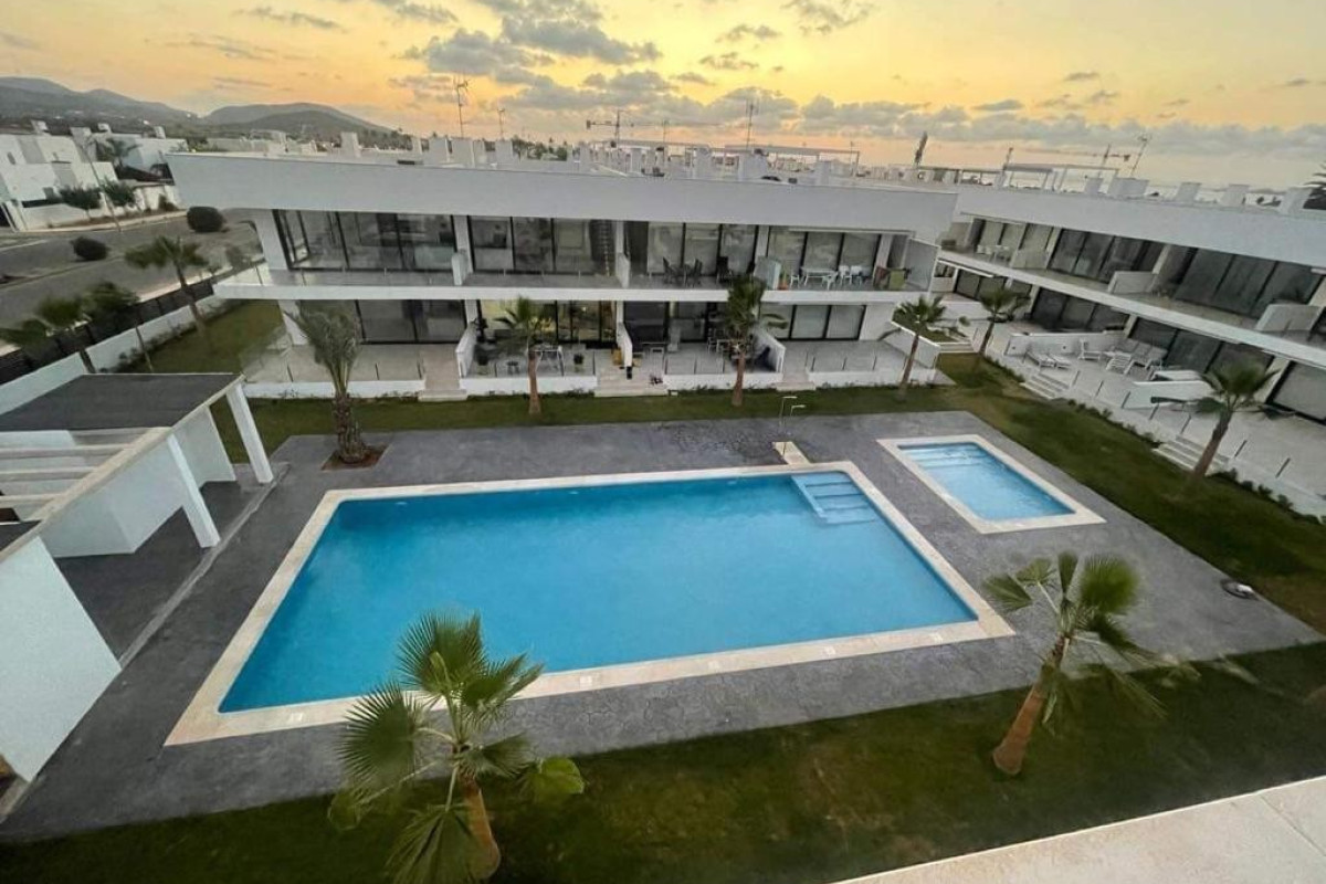 Resale - Apartment  - Mar de Cristal