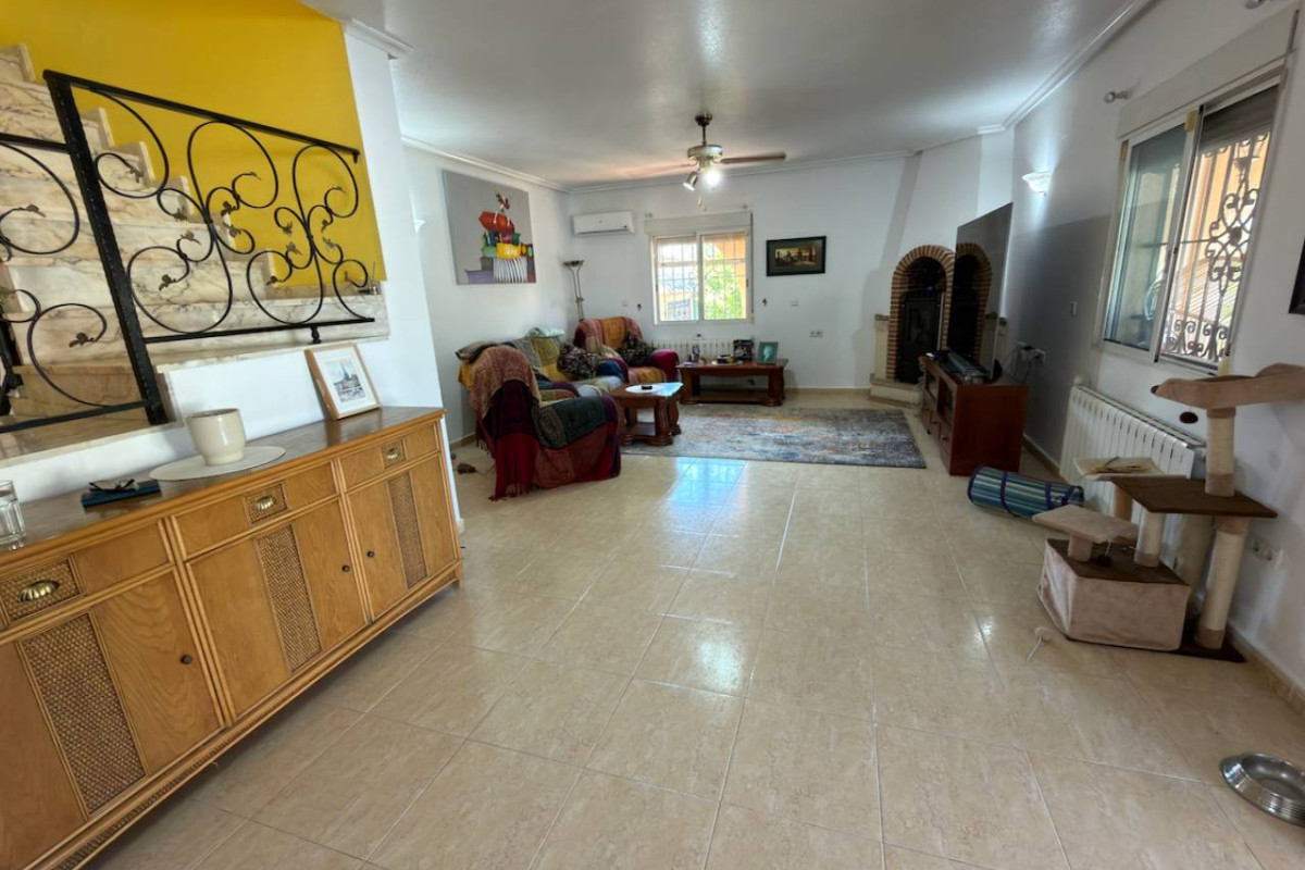 Resale - Finca / Country Property - Catral