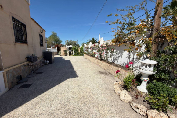 Resale - Finca / Country Property - Catral