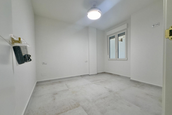 Resale - Apartment  - Torrevieja - Acequion