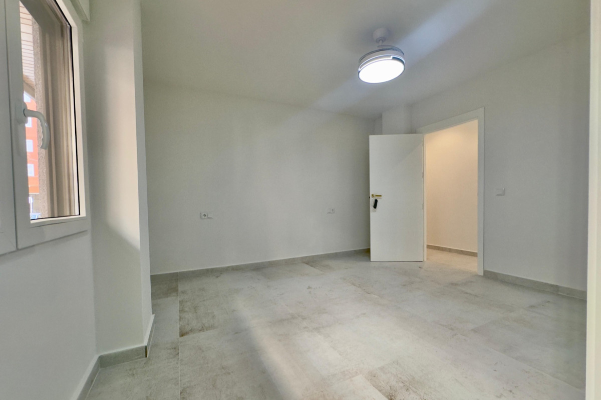 Resale - Apartment  - Torrevieja - Acequion