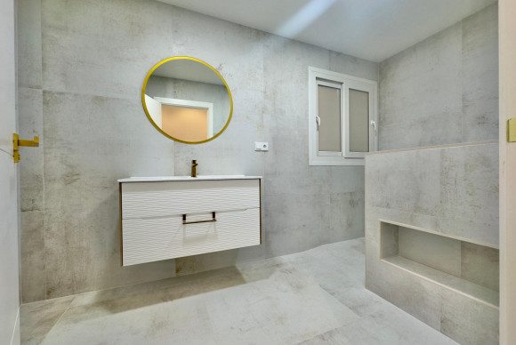 Resale - Apartment  - Torrevieja - Acequion