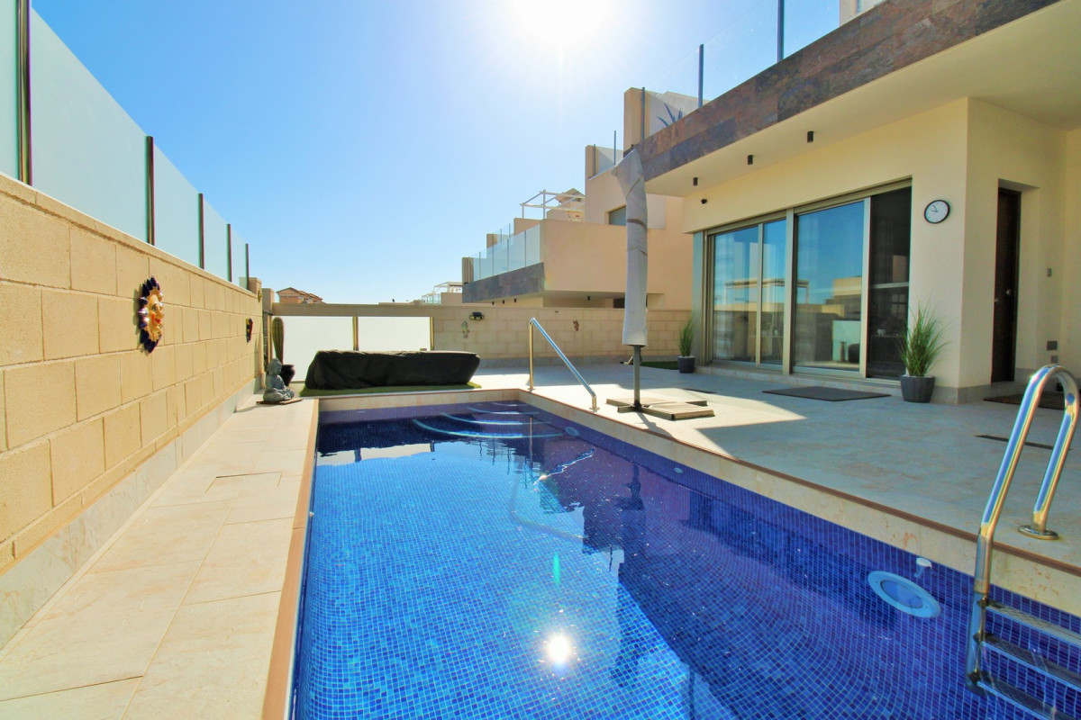 Resale - Villa - Villamartin