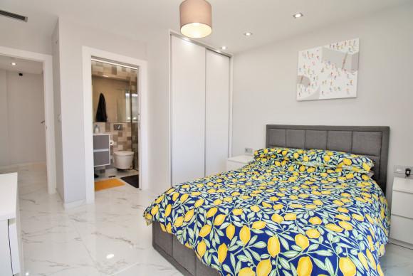 Resale - Villa - Villamartin