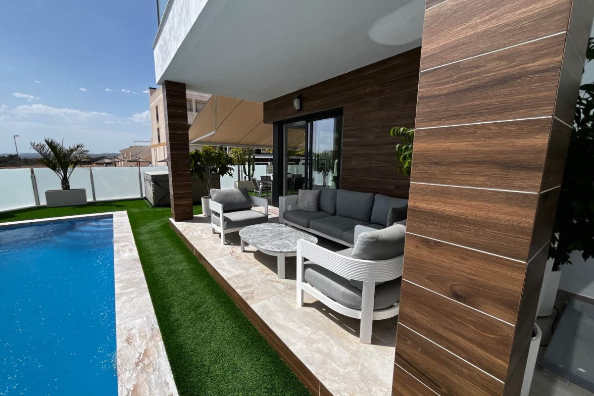 Herverkoop - Vrijstaande Villa - Los Montesinos - Entre Naranjos / Vistabella Golf