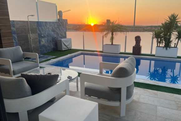 Herverkoop - Vrijstaande Villa - Los Montesinos - Entre Naranjos / Vistabella Golf