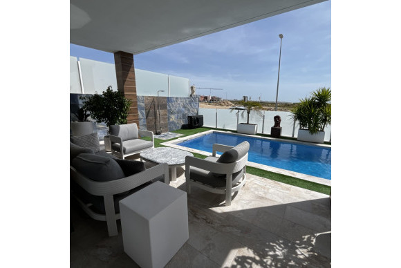 Herverkoop - Vrijstaande Villa - Los Montesinos - Entre Naranjos / Vistabella Golf