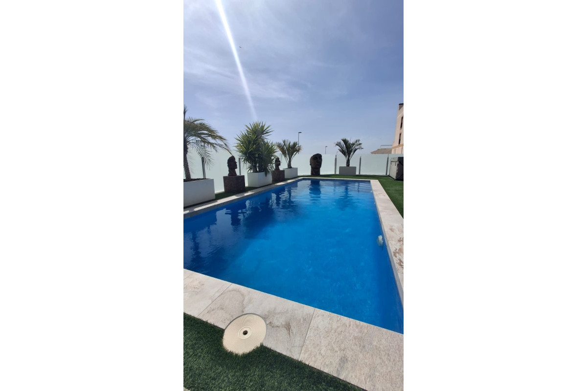 Herverkoop - Vrijstaande Villa - Los Montesinos - Entre Naranjos / Vistabella Golf