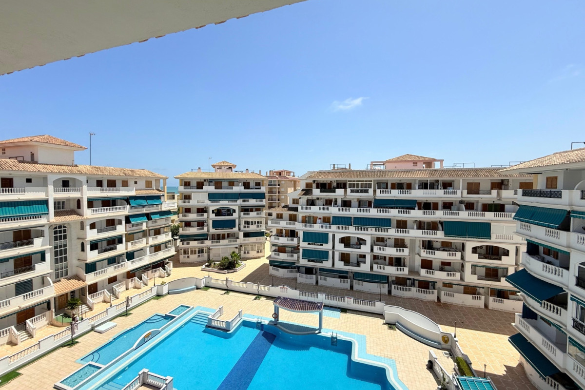 Resale - Apartment  - Torrevieja - Torre La Mata