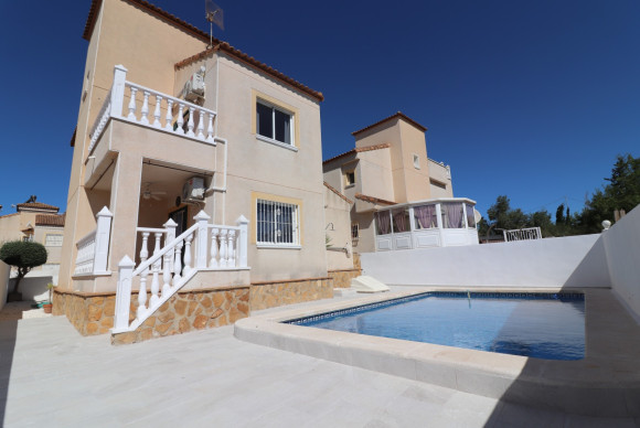 Herverkoop - Vrijstaande Villa - San Miguel de Salinas - Lake View Mansions