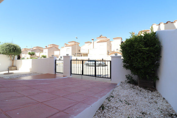 Herverkoop - Vrijstaande Villa - San Miguel de Salinas - Lake View Mansions
