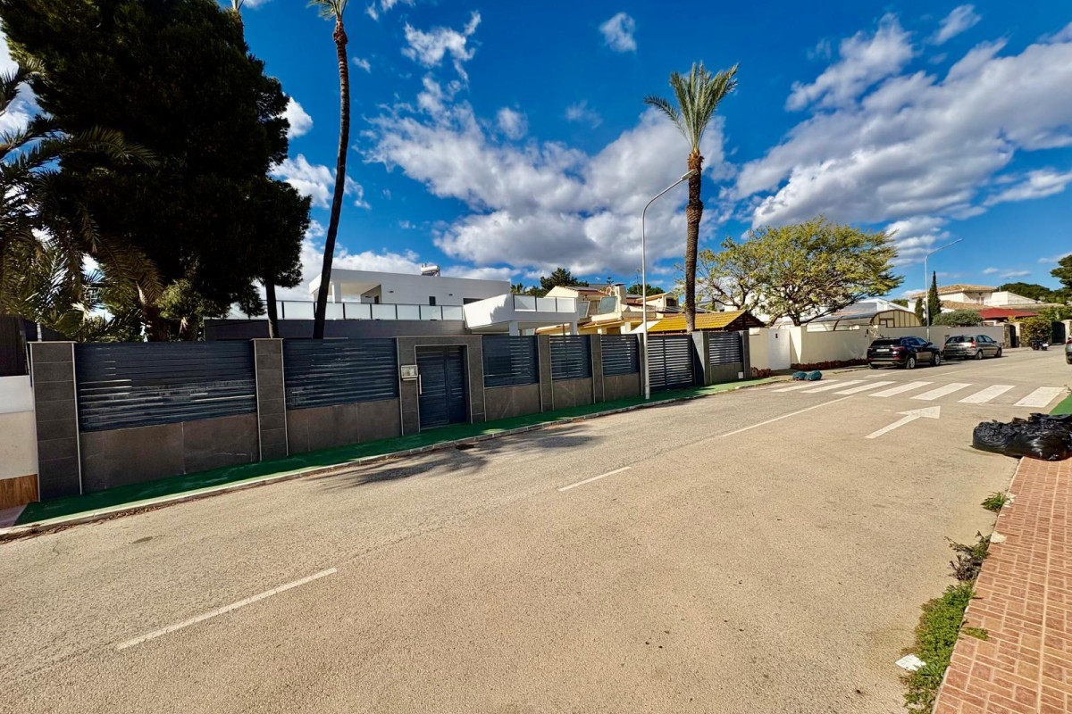 Revente - Chalet Independiente - Orihuela Costa