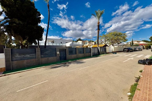 Revente - Chalet Independiente - Orihuela Costa