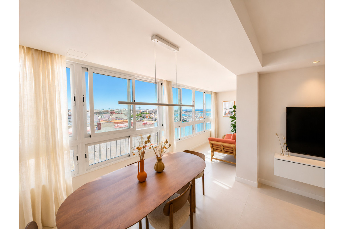 Resale - Apartment  - Torrevieja - Playa del Acequión