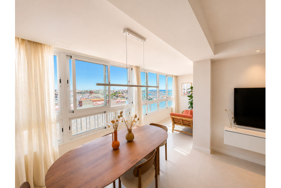 Resale - Apartment  - Torrevieja - Playa del Acequión
