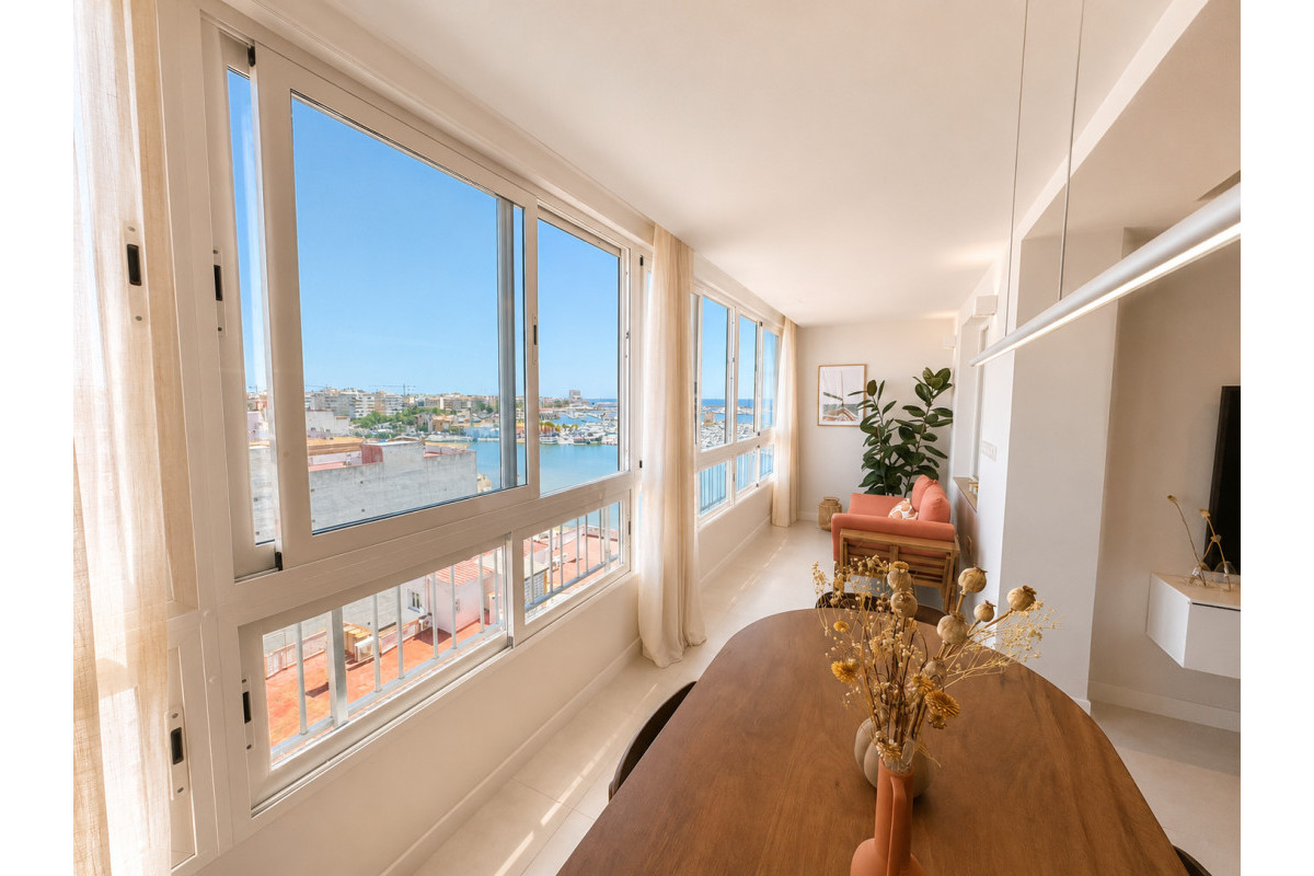 Resale - Apartment  - Torrevieja - Playa del Acequión
