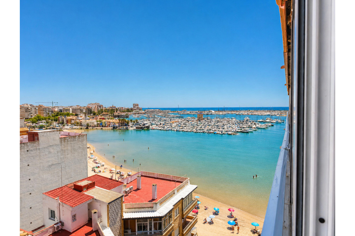 Resale - Apartment  - Torrevieja - Playa del Acequión